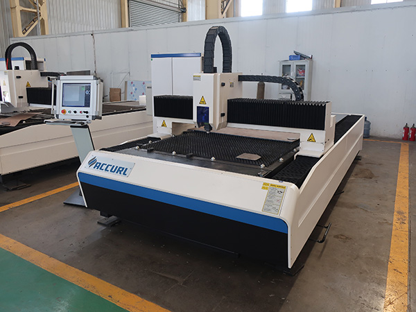 3Kw CNC نظری فائبر لیزر کاٹنے کی مشین صنعتی لیزر کٹر کاربن سٹیل پلیٹ CNC کاٹنے کی مشین